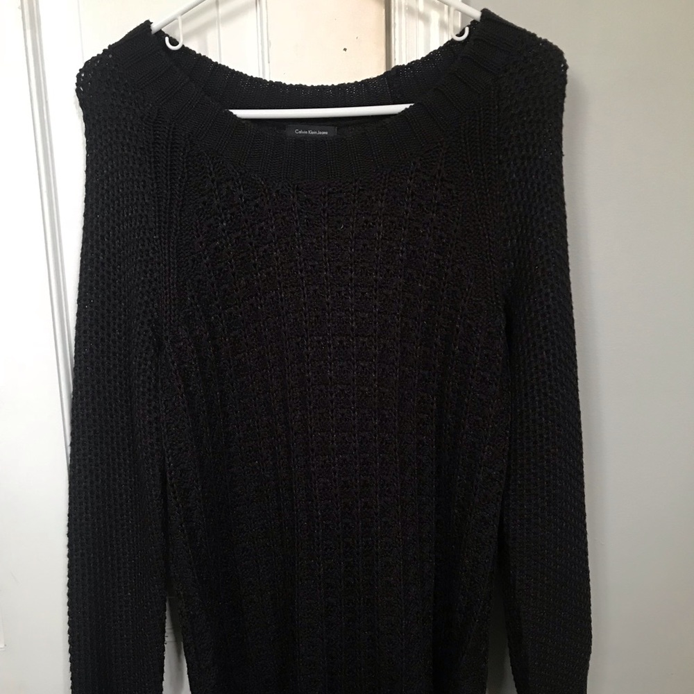 Cute black sweater!